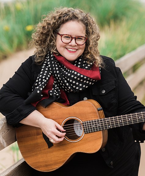 Alt-Folk Artist Maureen Trainor Guides Us Through an Internal Seascape of Mood & Emotion on Pandemic-Inspired New Song, “Adrift”