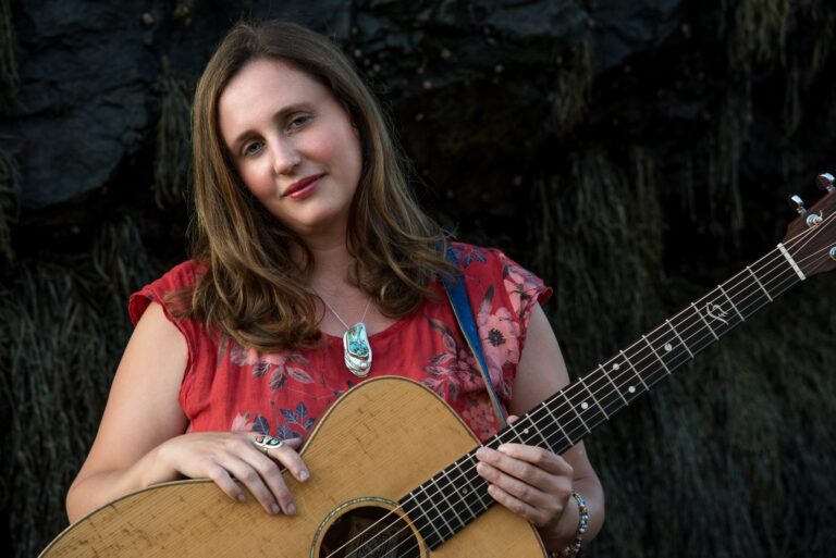 Folk Singer Erika Kulnys Asks We All “Stand Together” in Support of Equality for Refugees, Migrants & Open Borders