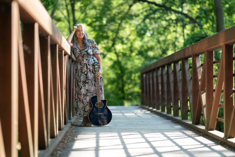 Toronto Folk-Rock Luminary Evelynne Ross Releases Soulful New Song “Old Oak Tree”