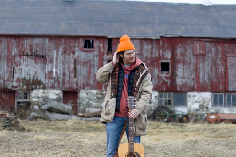 Singer-Songwriter Harry Hannah Captures the Bitter-Sweetness of a Breakup in “Baby Don’t Look Back”