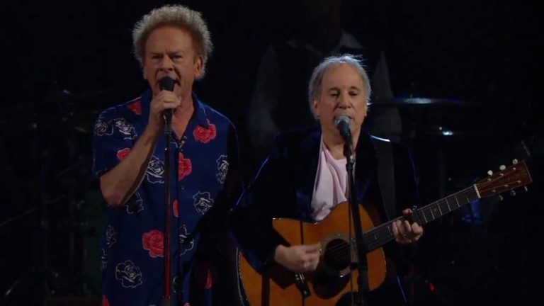 When Simon & Garfunkel Quieted The MSG Crowd With ‘The Sound Of Silence’