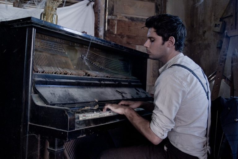 Tel Aviv Singer-Songwriter Tzvika Force Releases Emotional Ballad “I am moon”