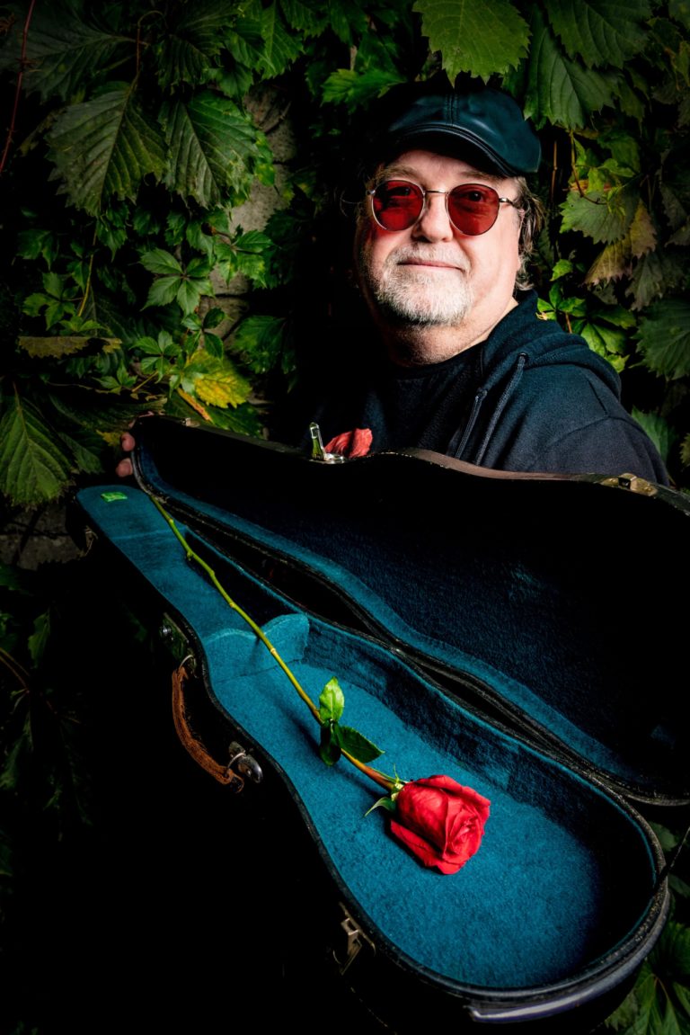 Singer-Songwriter Henry Lees Unlocks a Summer Peace and Love Party with “Free This Love”