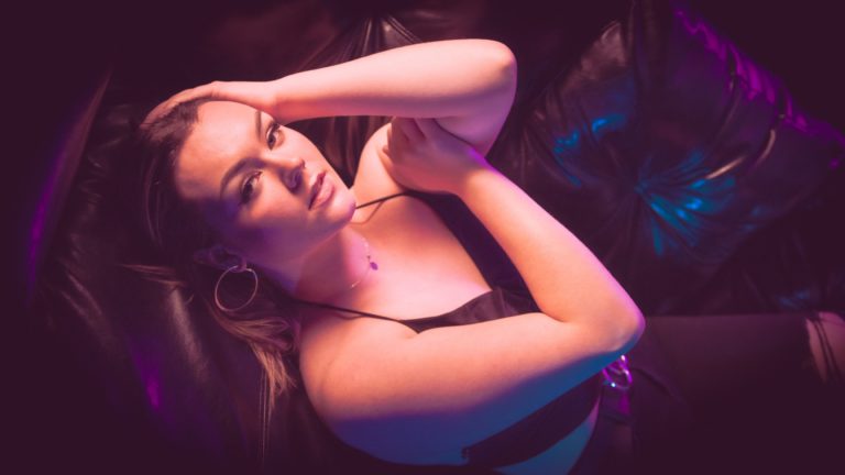 Alt.Pop/EDM Rising Star Mikalyn Releases “Never Mine”