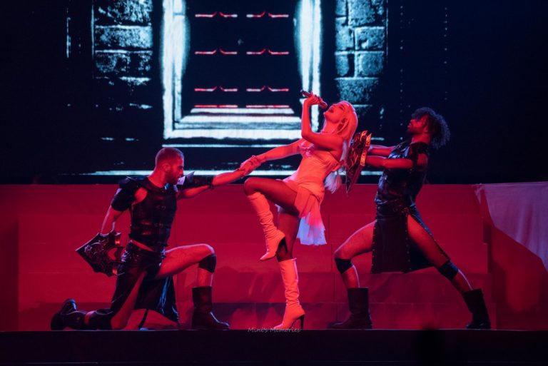 Photo Gallery: Kim Petras with Alex Chapman at Toronto’s Coca-Cola Coliseum