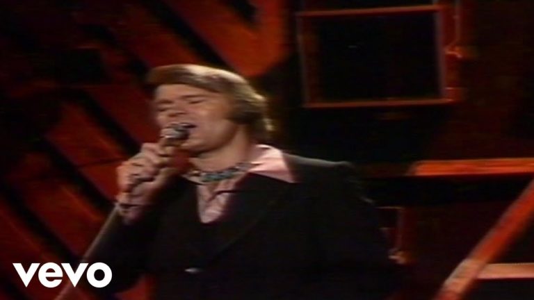 Glen Campbell Performs “MacArthur Park” In 1975 And Slays The Guitar Solo