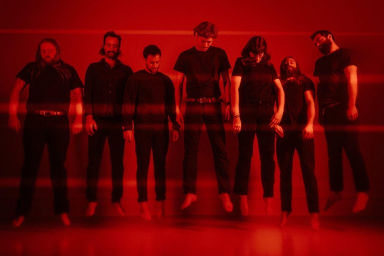 Les Moontunes présentent leur album conceptuel interstellaire avec le single Elephant Wizard, inspiré par le métal des années 70.