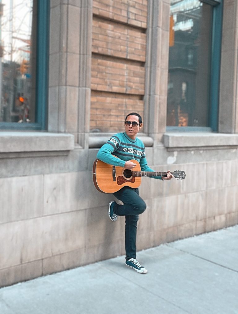 Arturo Rojas Ignites Passion with His Latest Single ‘Entre Mi Fuego y Sangre’