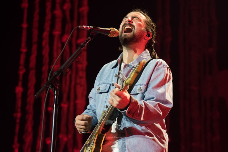 Photo Gallery: Noah Kahan with Jesen McRae at Toronto’s Scotiabank Arena