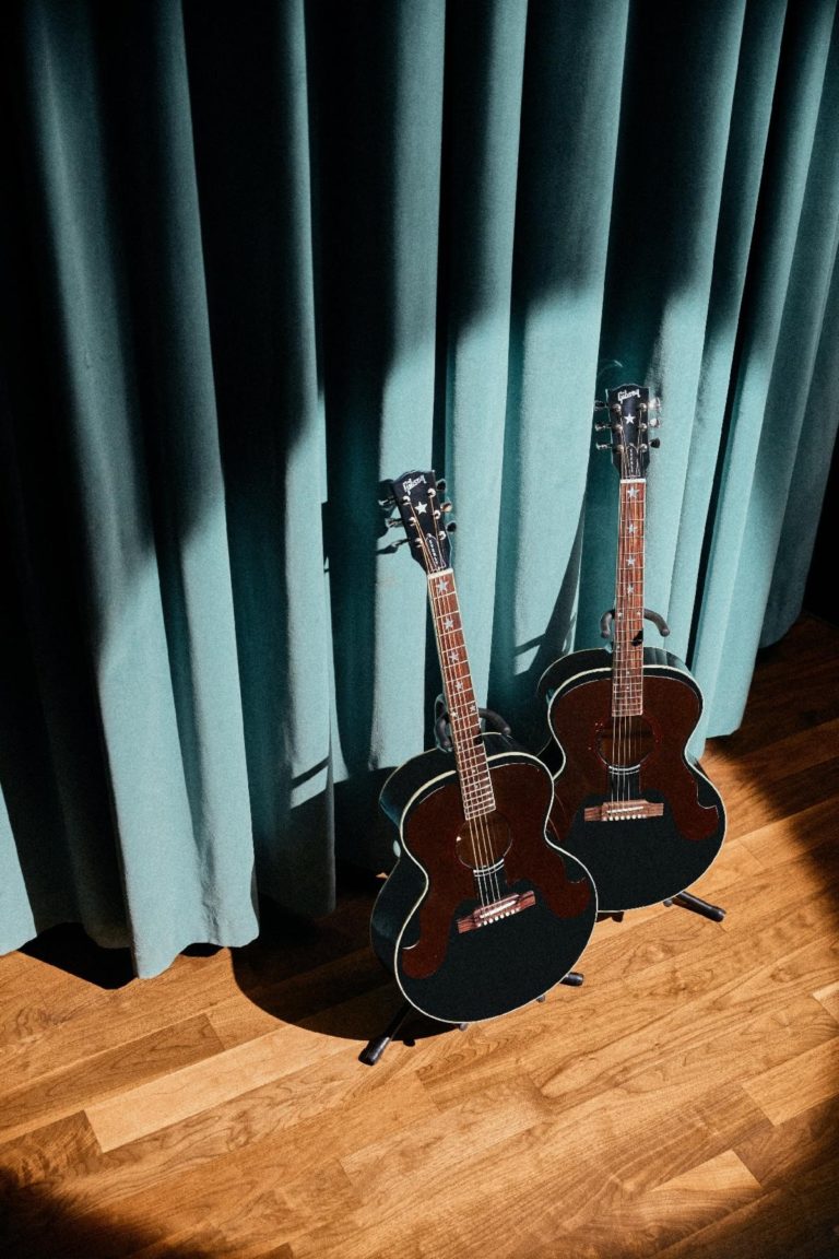 Gibson  Announces the Artist Collection: Everly Brothers J-180