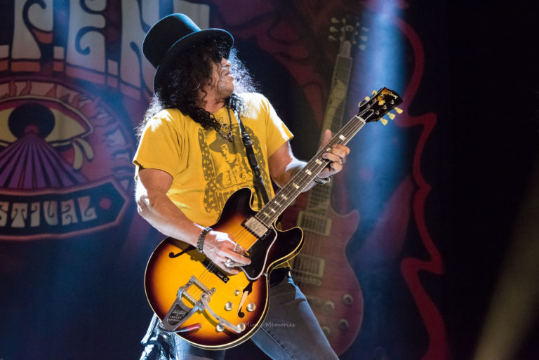 Photo Gallery: Slash with Keb’ Mo’ and ZZ Ward at Toronto’s Budweiser Stage