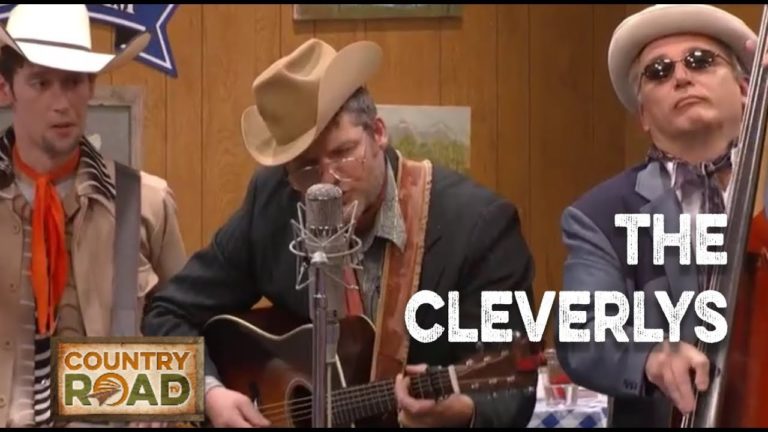 The Cleverlys Unleash a Hilarious Bluegrass Twist on ‘Walk Like an Egyptian’ Live at Larry’s Country Diner
