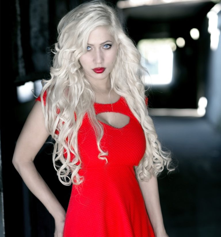 After Battling Cancer, Toronto Indie Songstress Moonlyn Spreads Joy and Positivity with ‘Here & Now’ From ‘Possessed by Angels’ Album