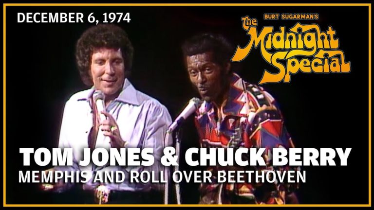 Tom Jones And Chuck Berry Sing “Roll Over Beethoven” And “Memphis” In 1974