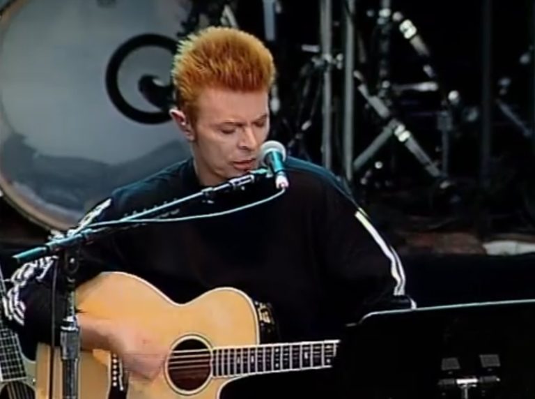 David Bowie Performs An Astonishing Acoustic Version Of ‘Heroes’ At Bridge School Benefit In 1996