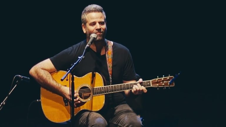 Yoni Schlesinger Stuns Festival Crowd With Improvised ‘Simpsons’ Theme on Acoustic Guitar