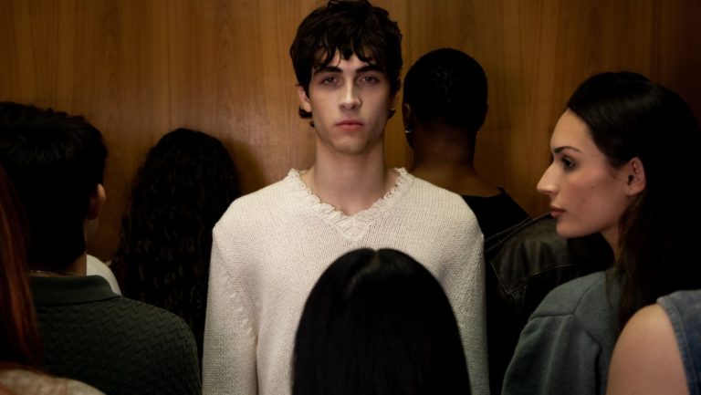 Aidan Bissett Releases Gritty Indie-Pop Anthem “ricochet”