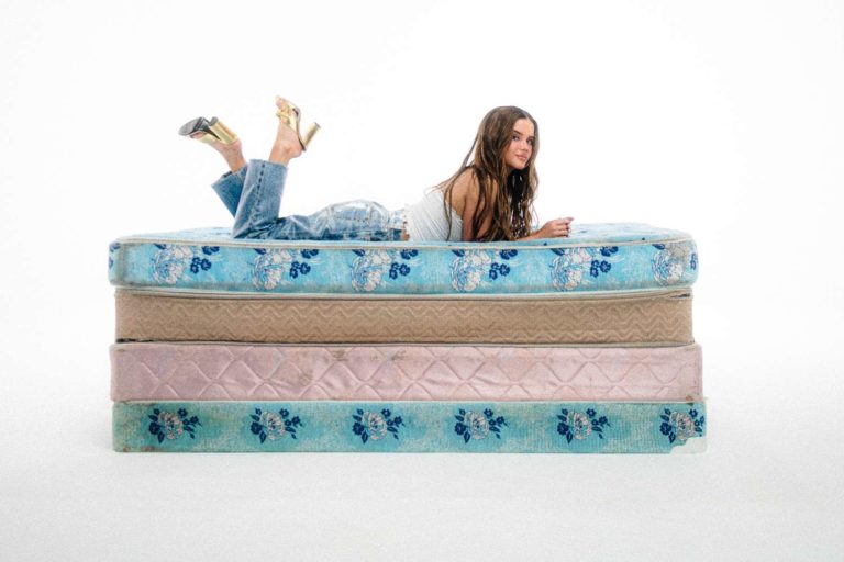 Maren Morris Drops Playful New Single “bed no breakfast” Ahead of D R E A M S I C L E Album Release