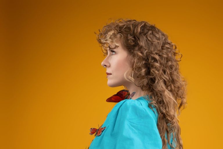 Meredith Moon Releases New Single “Sapphire Blue” Ahead Of Upcoming Album