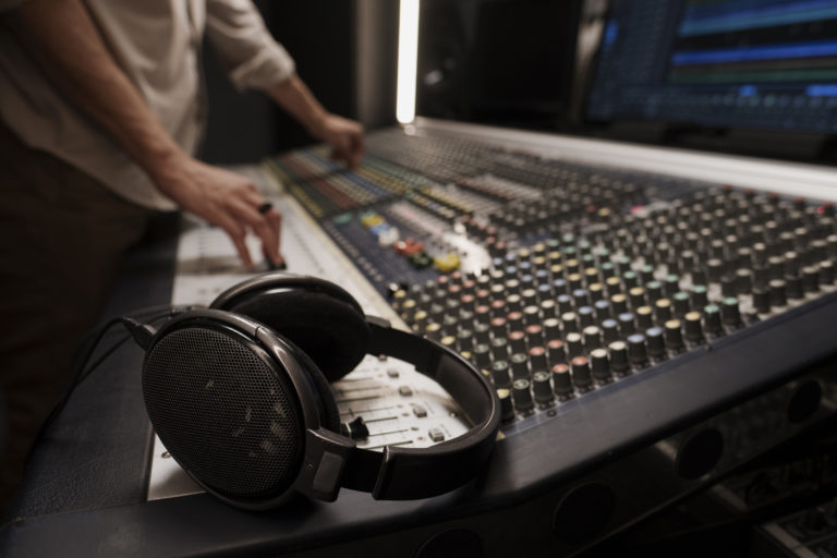 10 Tips for Making a Home Studio Sound Pro