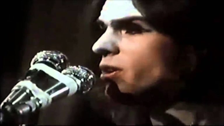 Peter Gabriel’s Vocals Shine In Isolated “Supper’s Ready” With 1973 Bataclan Footage