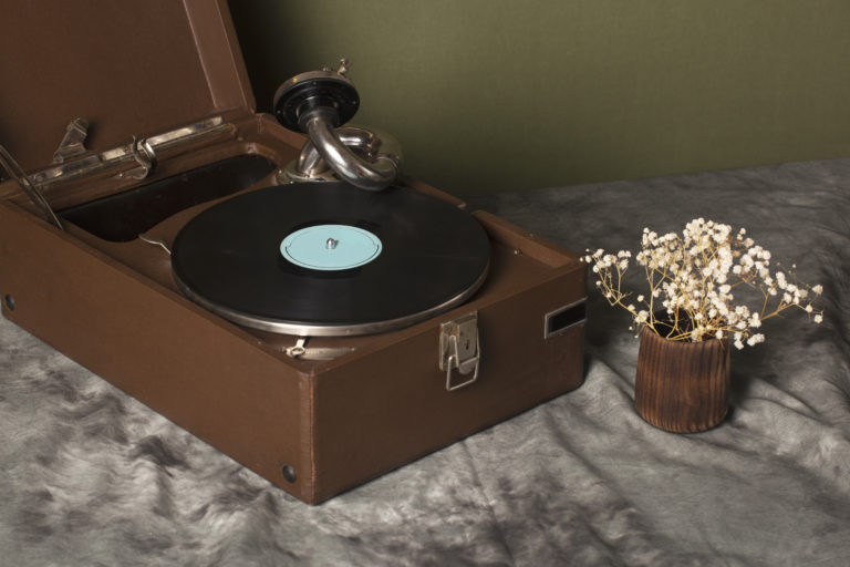 10 Tips for Working With a Producer (and Getting the Most Out of the Session)