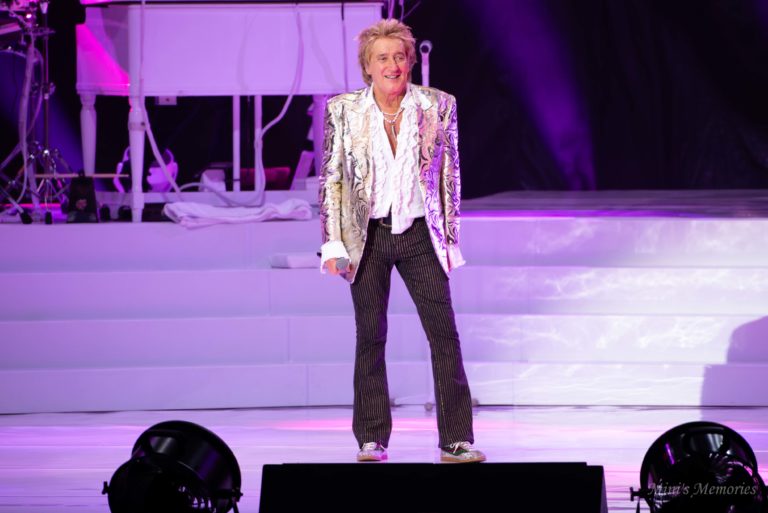 Photo Gallery: Rod Stewart and Cheap Trick at Toronto’s Budweiser Stage July 22, 2025