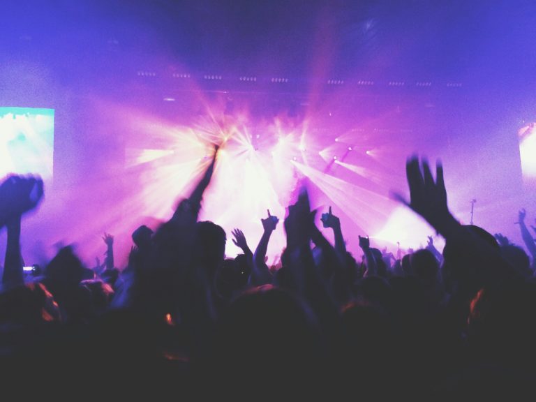 10 Tips for Getting on Artist Showcases and Industry Events