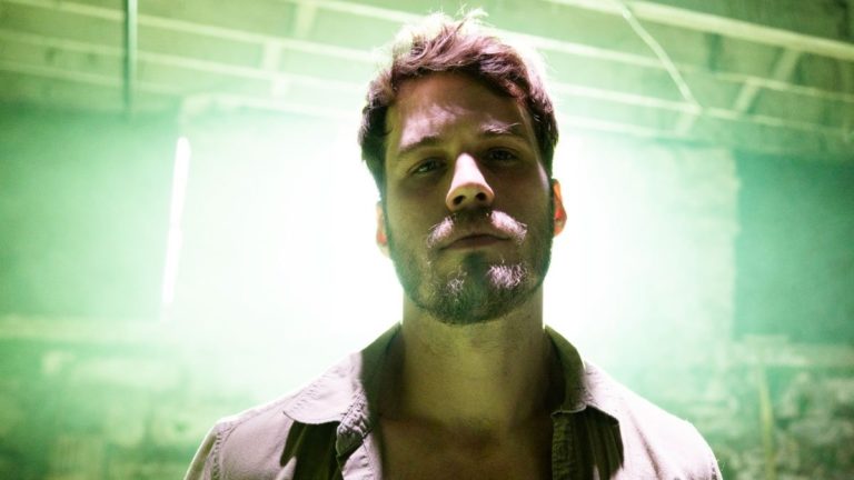 Sikarus Drops Explosive New Alt-Rock Single “Aprikot” Ahead of Tour with Hardy