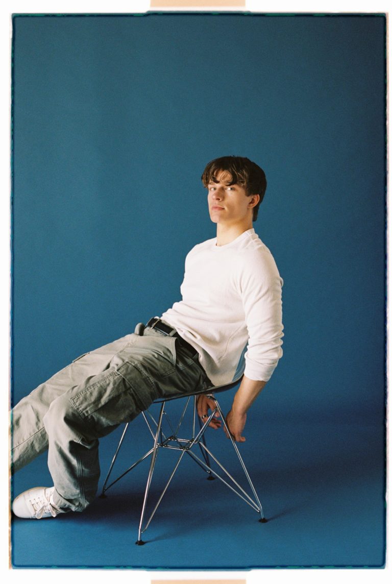 Rising Pop Powerhouse Alex Sampson Gets Deep and Honest on New Single “Growing Pains”