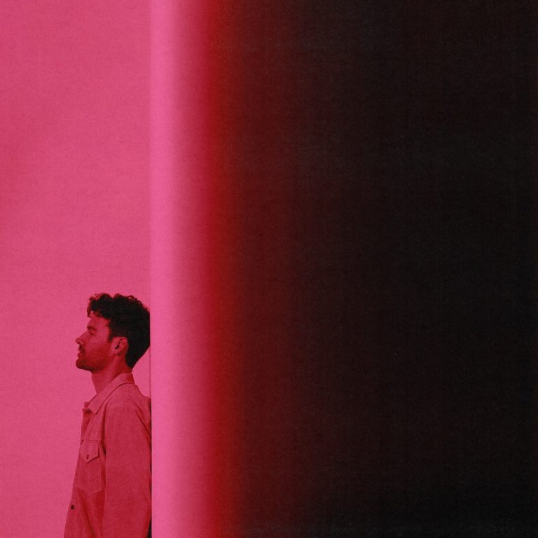 Vandelux Announces New Album CLOSER Out Oct 10, Shares “Swimming in the Dark” Featuring His Daughter’s Heartbeat