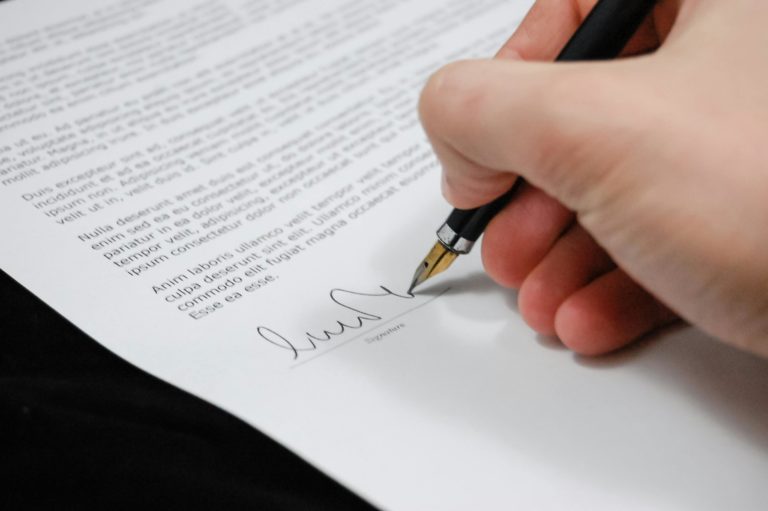 10 Tips for Reading Contracts Before You Sign Anything
