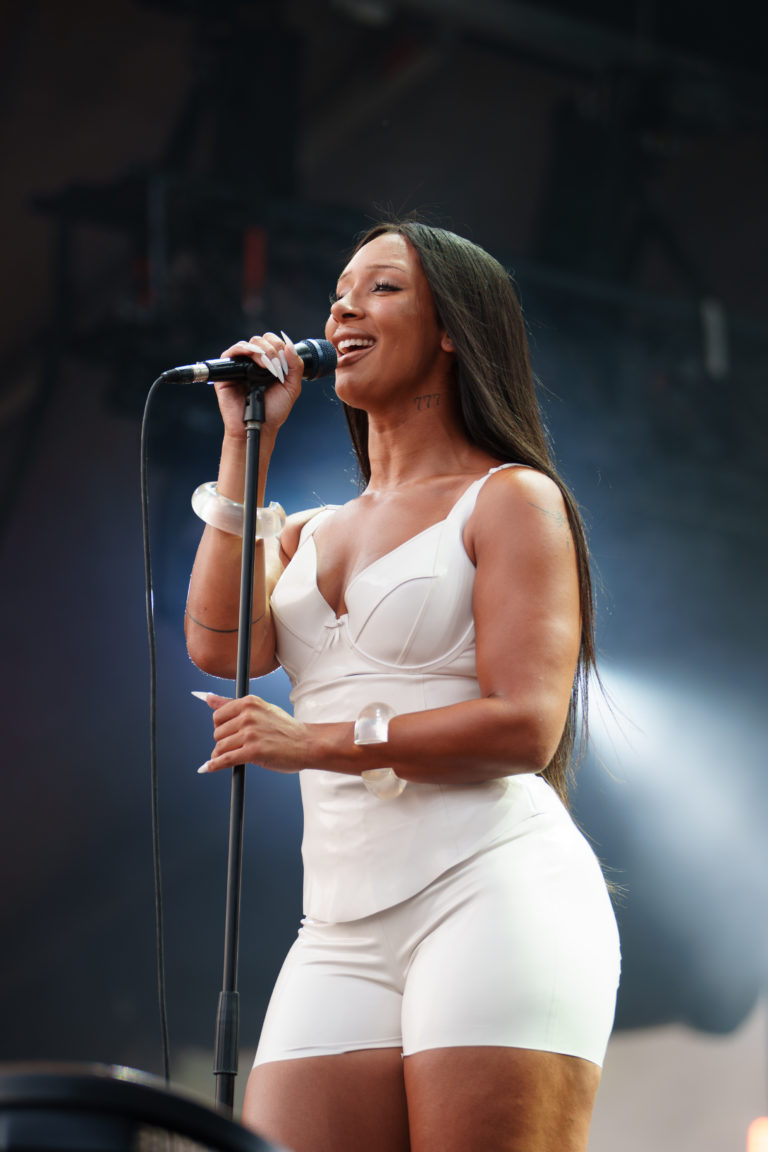 Photo Gallery: Naomi Sharon at Montreal’s Osheaga on August 2, 2025
