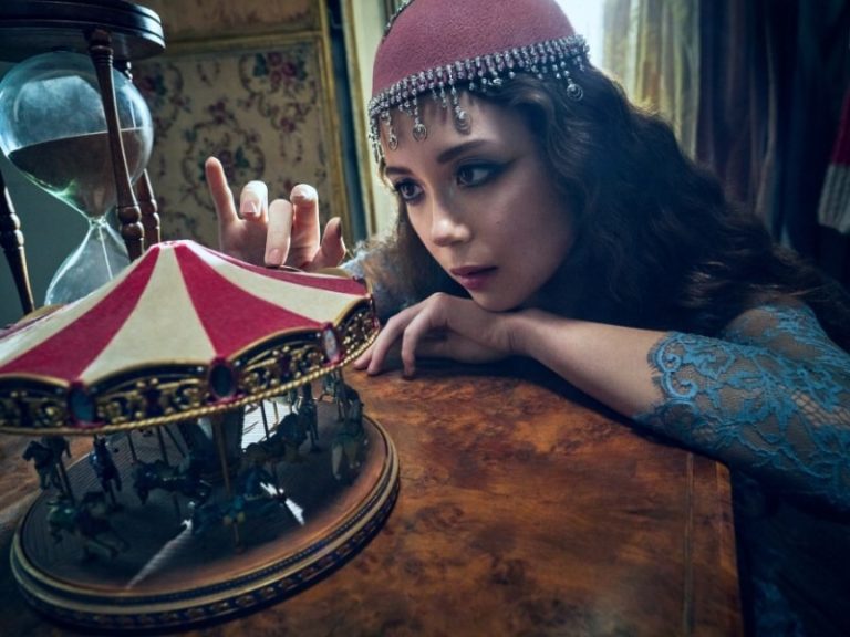 Yogurtland and Laufey Team Up Again for ‘A Very Laufey Day’ Flavor Swirl and Album Celebration