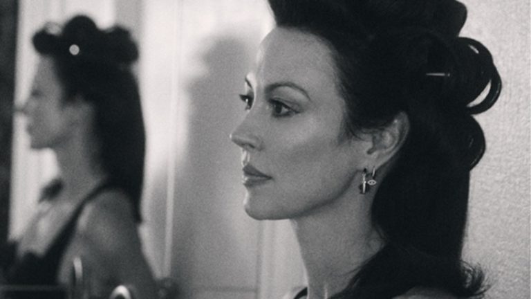 Amanda Shires Unveils Rock-Driven “Piece of Mind” Ahead of New Album ‘Nobody’s Girl’