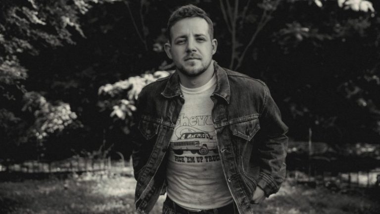 Kameron Marlowe Kicks Off Summer With Nostalgic New Single “Seventeen”