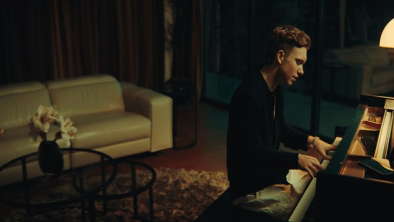 Rising Country Star Ty Myers Unveils Candid New Single “Through a Screen”