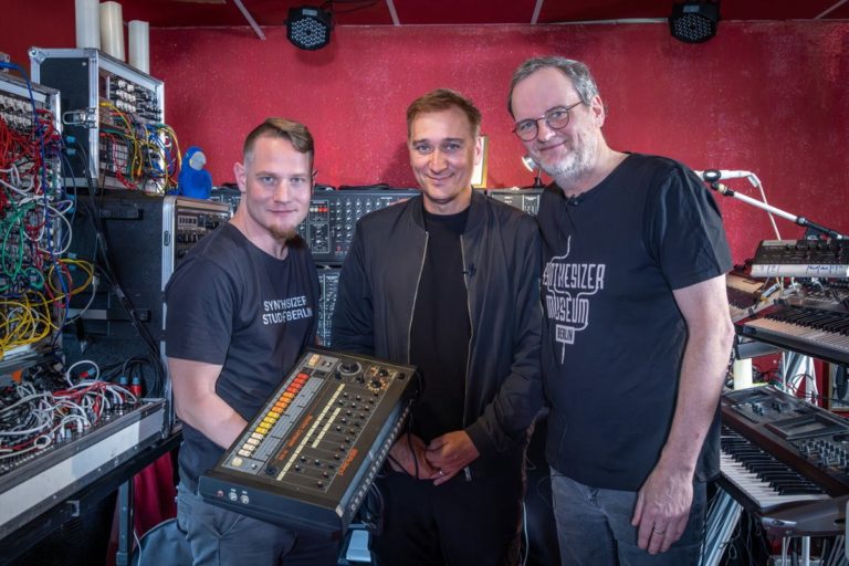 Paul van Dyk Showcases Iconic Roland TR-808 at Synthesizer Museum Berlin