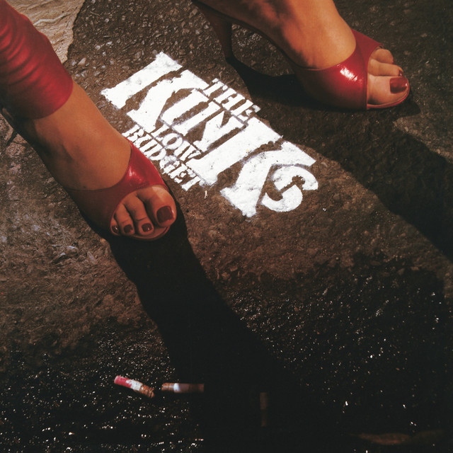 5 Surprising Facts About The Kinks’ ‘Low Budget’