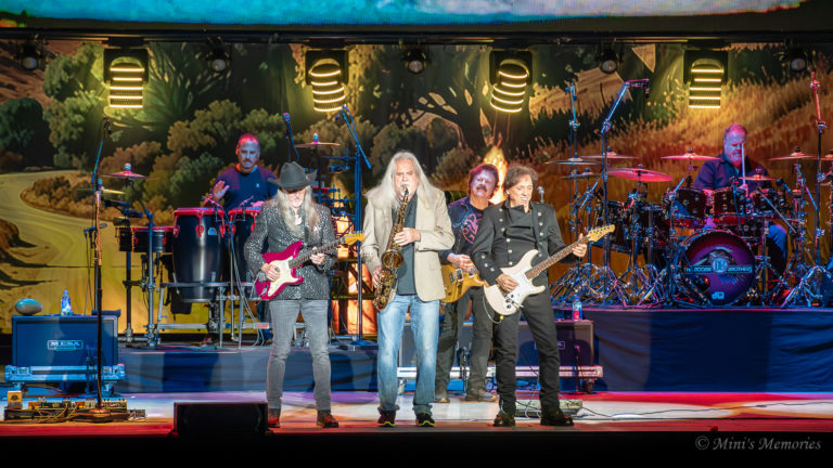 Photo Gallery: The Doobie Brothers and Jimmy Buffett’s Coral Reefer Band at Toronto’s Budweiser Stage on September 18, 2025