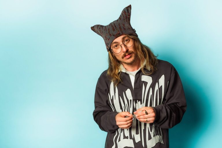 Winston Surfshirt Drops Fourth Album ‘WINSTON’ with Smooth New Single “One Sugar”