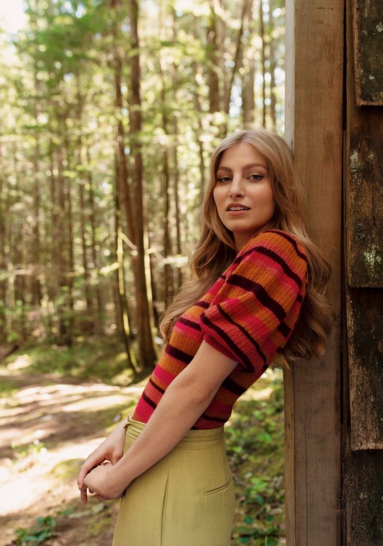 Elysia Biro Signs To Universal Music Canada And Deutsche Grammophon And Releases Debut Single “Just Wait A Minute”