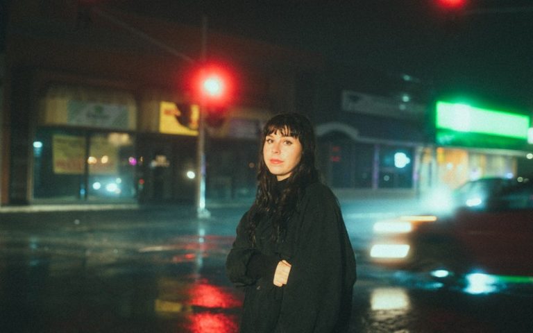 Indie Pop Newcomer Alice Moore Releases Debut Single “Cigarettes” Ahead of Forthcoming EP ‘The Waiting’