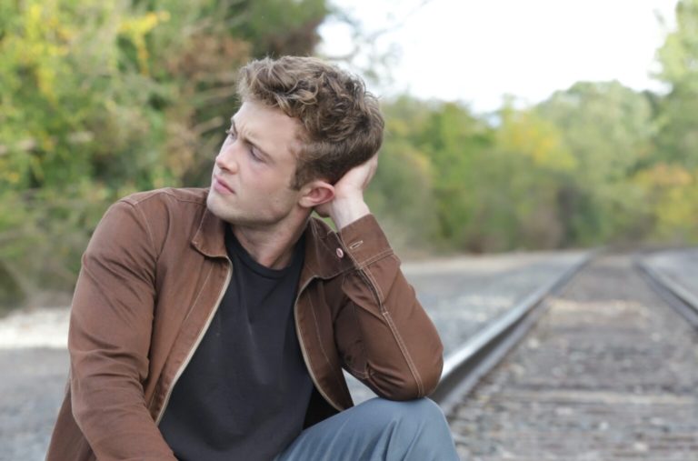 Henry Crater Returns With New EP ‘impermanent’ Blending Theater Drama, Jazz, and Modern Pop