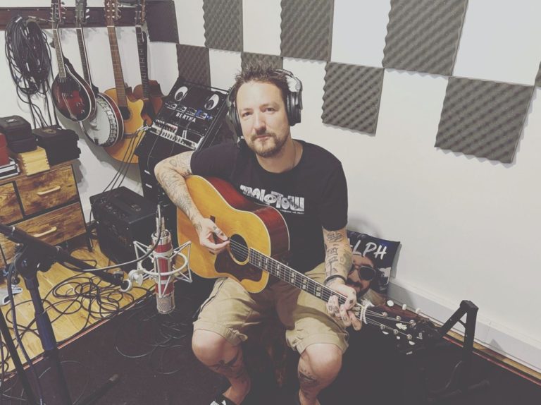 Frank Turner Announces ‘The Next Ten Years’ Triple Vinyl Set for November 2025