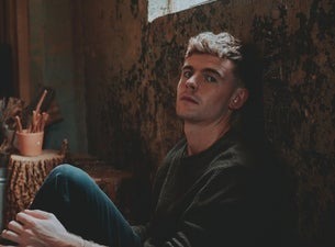 Darren Kiely Reimagines The Killers’ Classic “When You Were Young” with Folk-Rock Grit