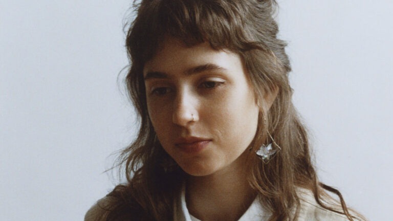Clairo Signs with Atlantic Records, Marking a New Era for the Grammy-Nominated Artist After the Success of ‘Charm’