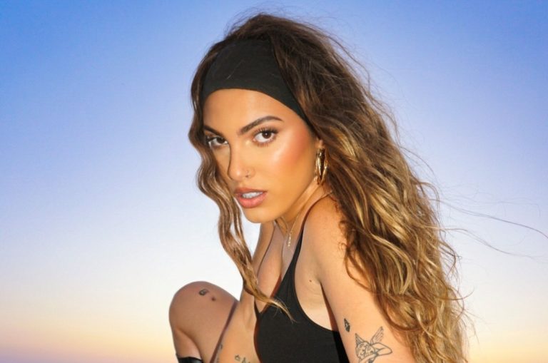 Maggie Andrew Unleashes Alt-Pop Fire With New EP ‘HOW TO SING FOR MONEY’