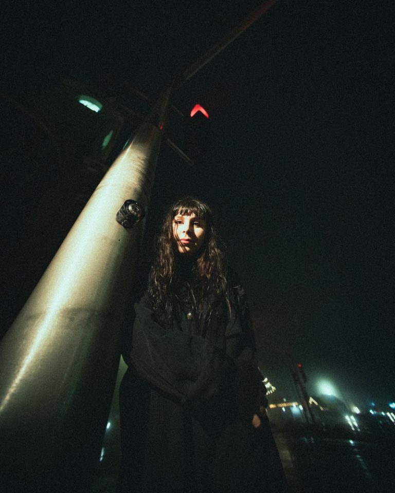 Rising Indie Pop Artist Alice Moore Unveils New Single “Pressure” Ahead of Debut EP ‘The Waiting’