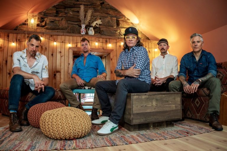 Progressive Bluegrass Trailblazers The Infamous Stringdusters Shine With “The Light at the End of the Day”